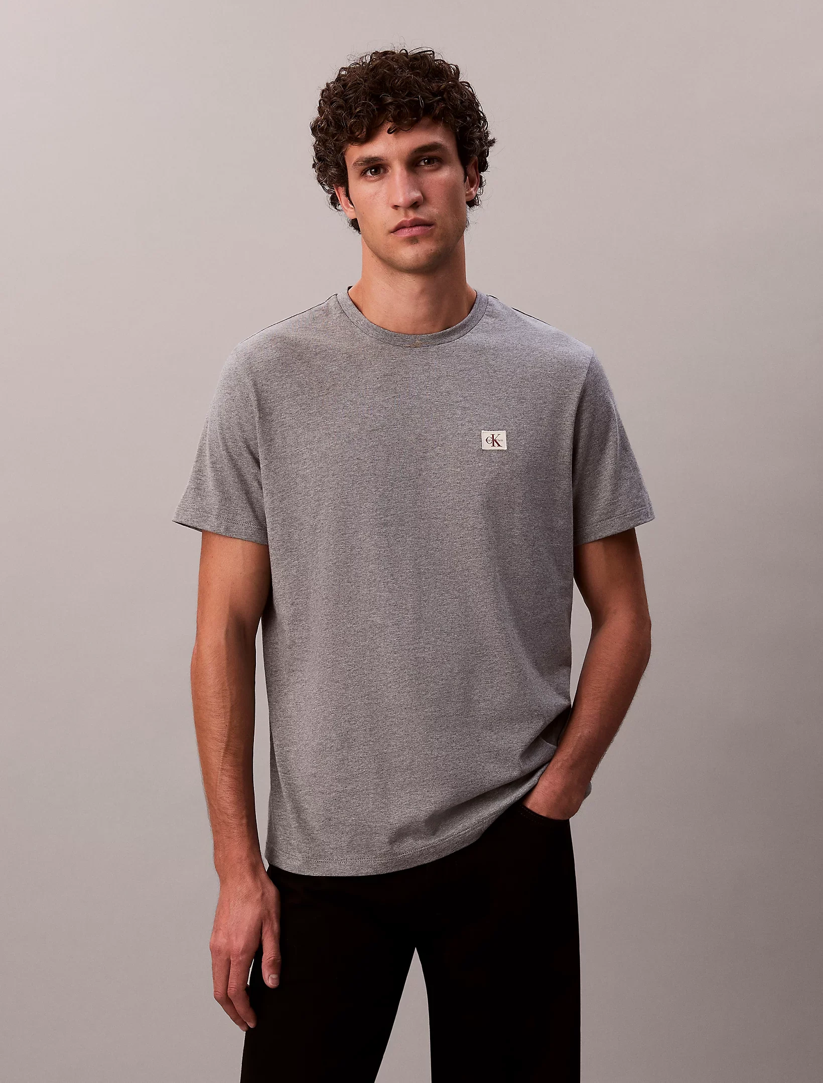 Calvin Klein Jeans miesten t-paita SS Badge 30S Jersey Classic Tee, harmaa