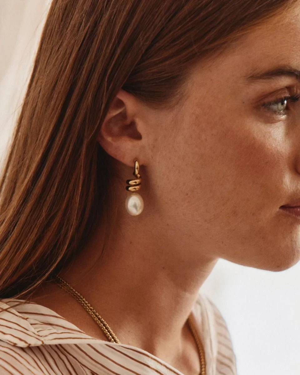 Edblad korvakorut Swivel Earrings Pearl L, Gold pleated - Image 2