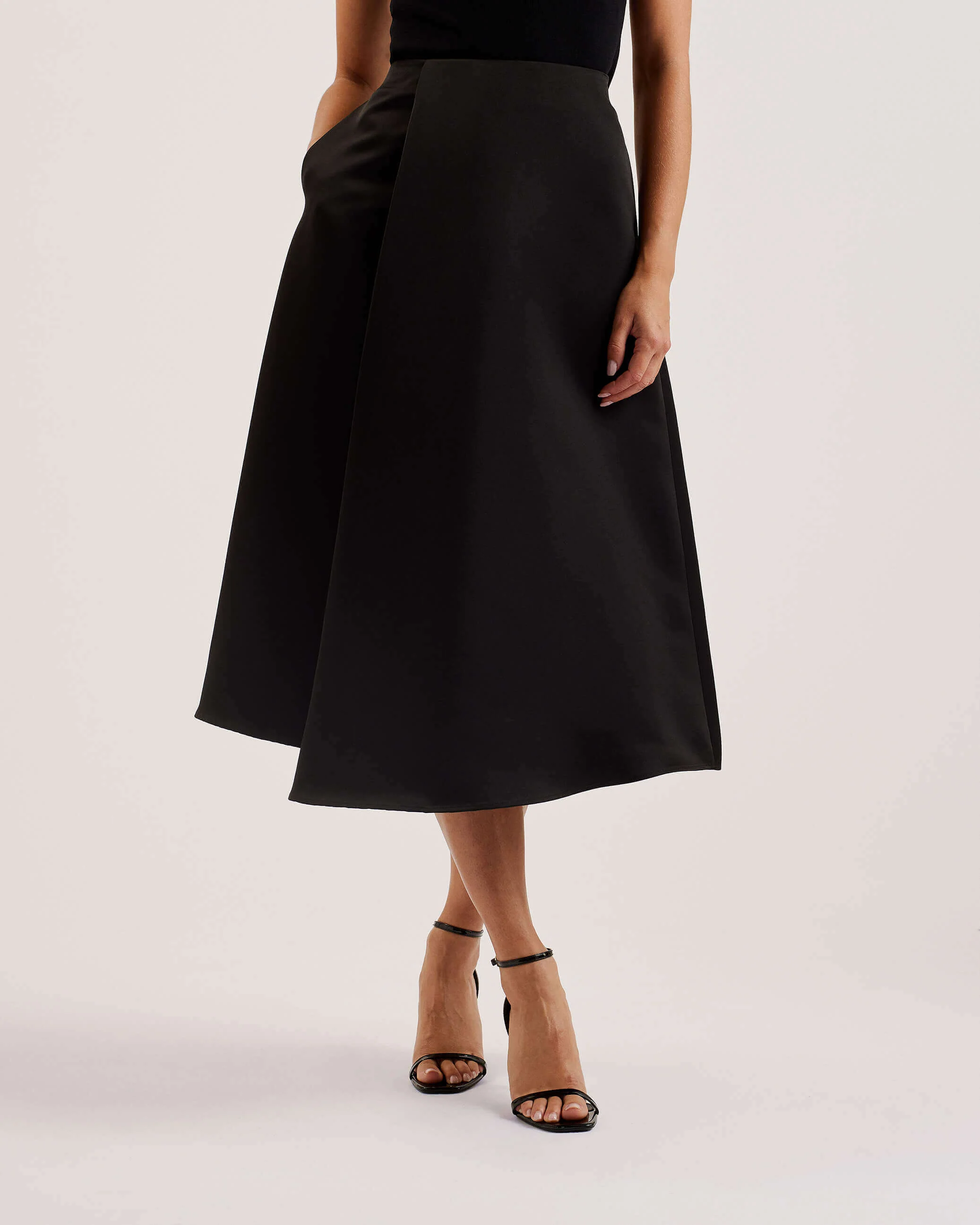 Ted Baker Naisten Hame, ERVA ASYMMETRIC SATIN WRAP MIDI SKIRT Musta - Image 2
