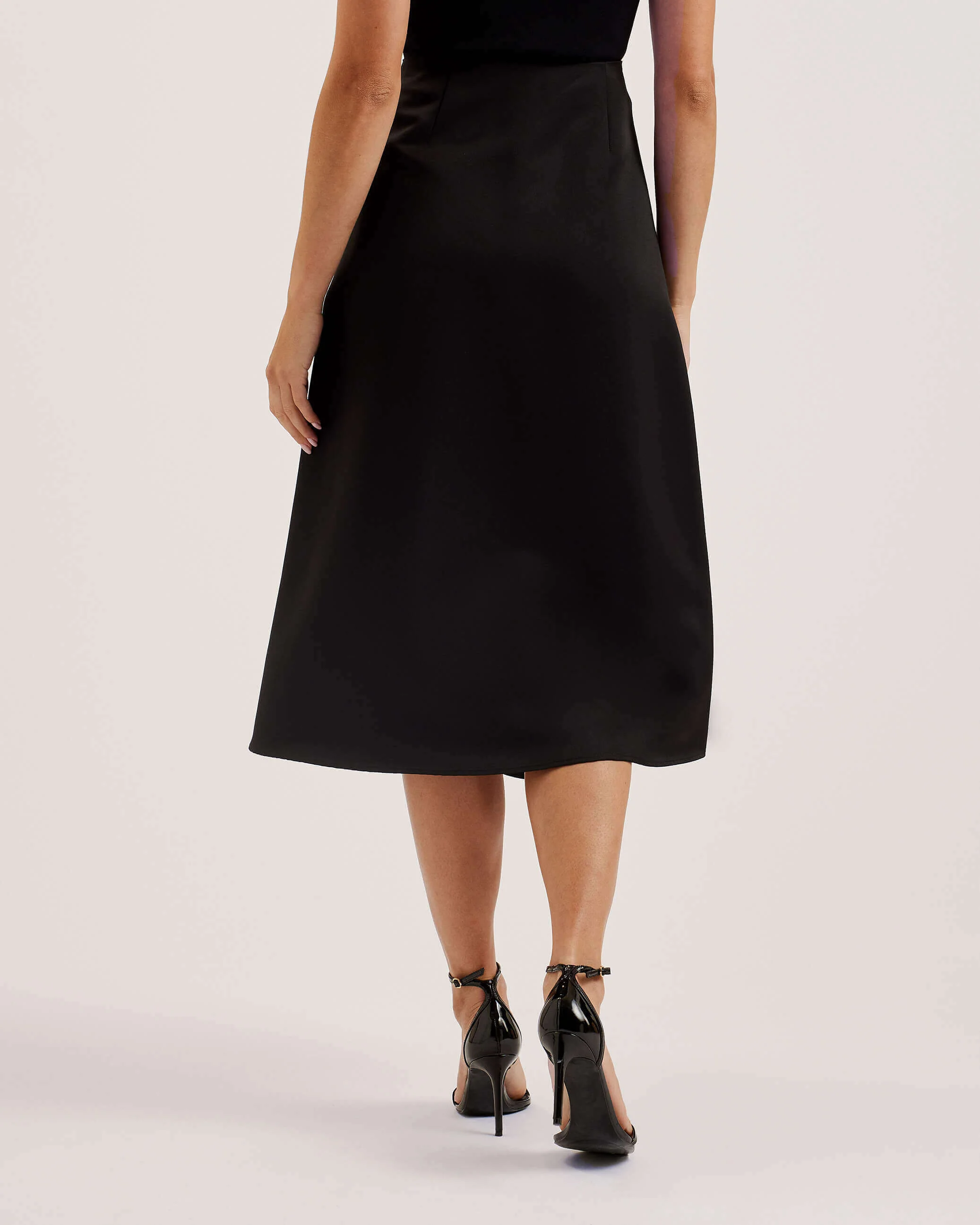 Ted Baker Naisten Hame, ERVA ASYMMETRIC SATIN WRAP MIDI SKIRT Musta - Image 3