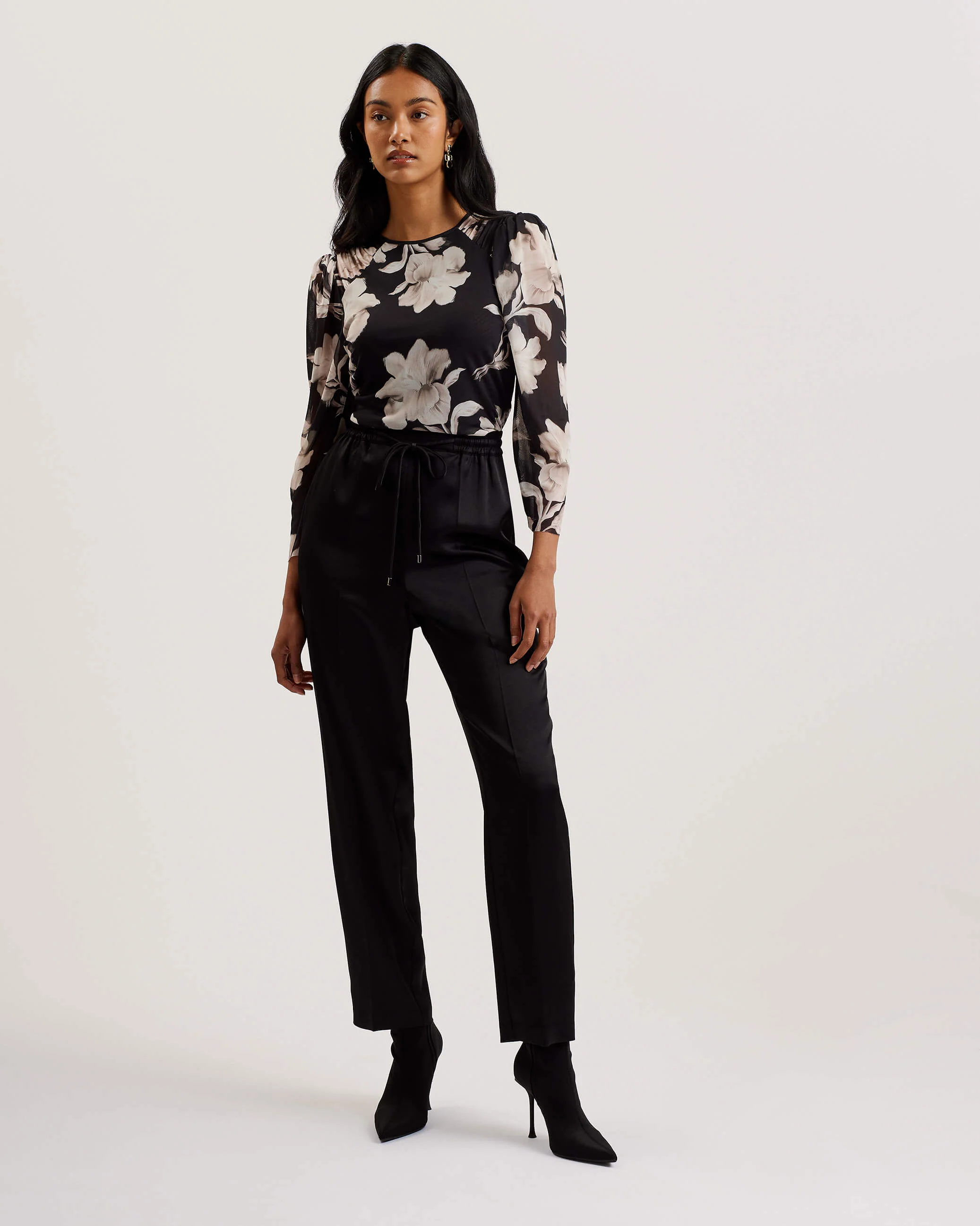 Ted Baker Naisten Housut, NATORI SLIM CUT JOGGER Musta