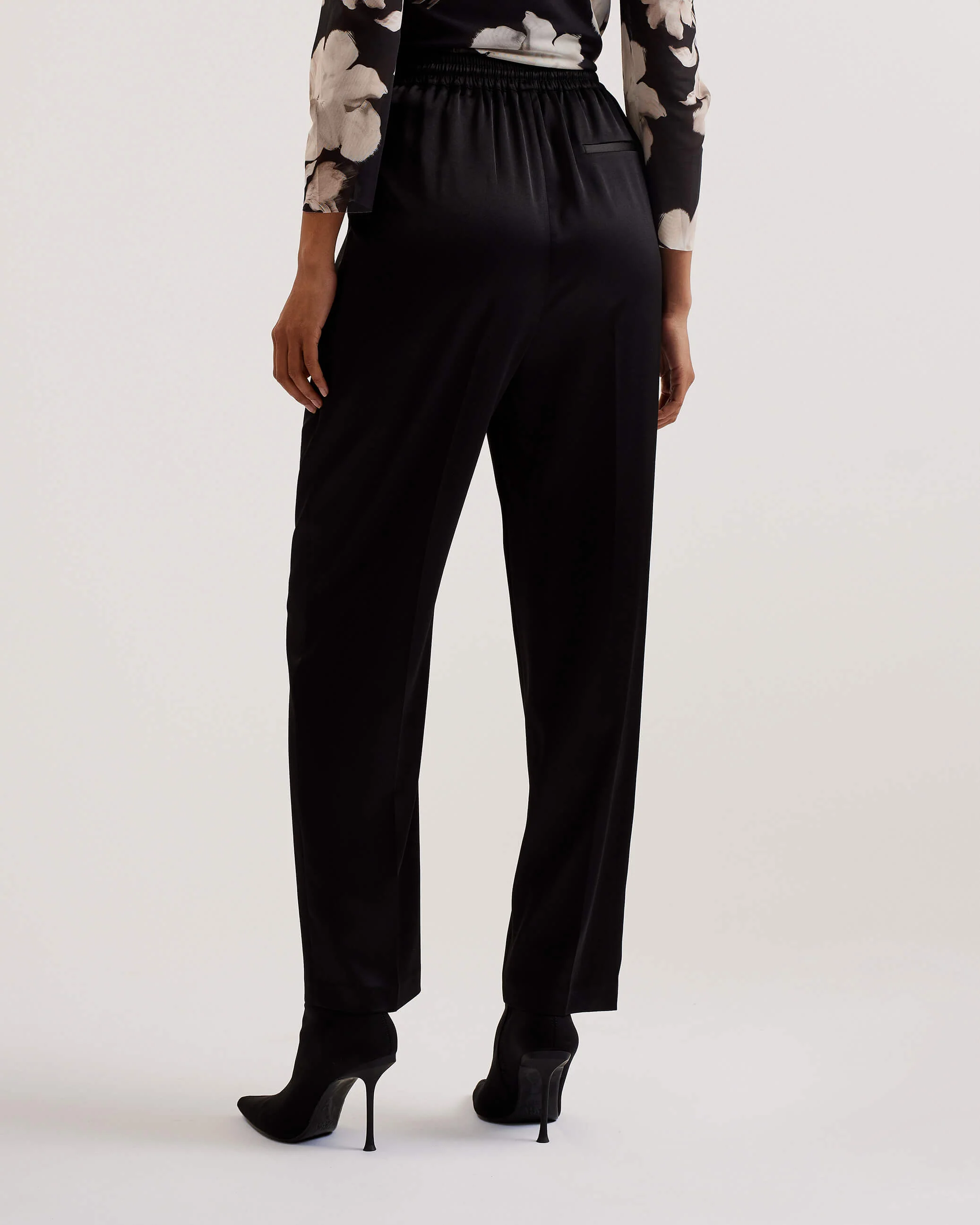 Ted Baker Naisten Housut, NATORI SLIM CUT JOGGER Musta - Image 3