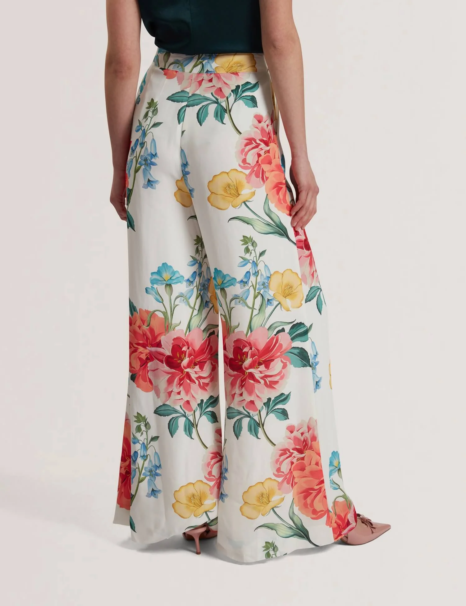 Ted Baker naisten housut, NYMPHAT Printed Trouser Valkopohjainen Kuosi - Image 3