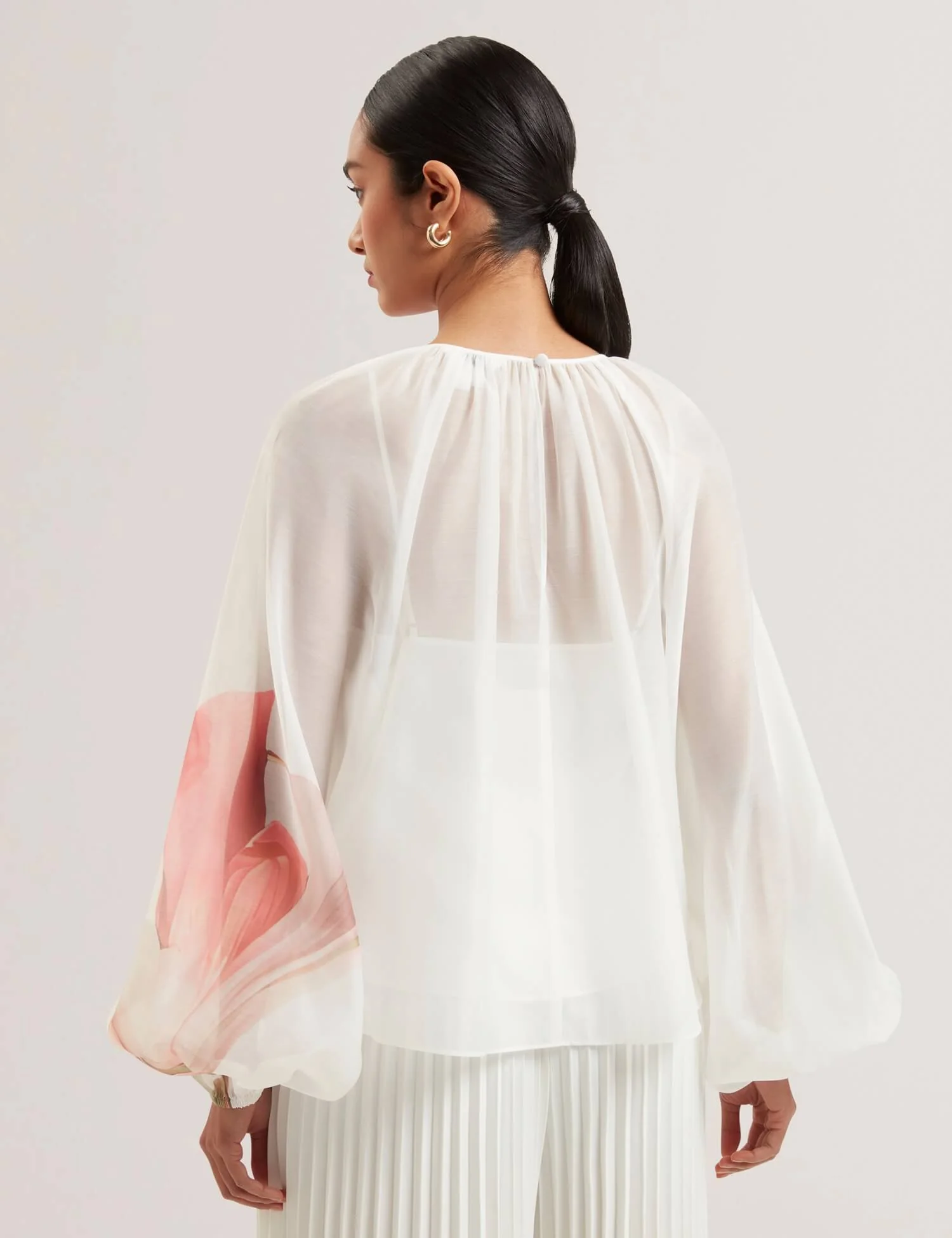 Ted Baker naisten pusero, ERIANA Organza Puff Sleeve Blouse Valkopohjainen Kuosi - Image 2