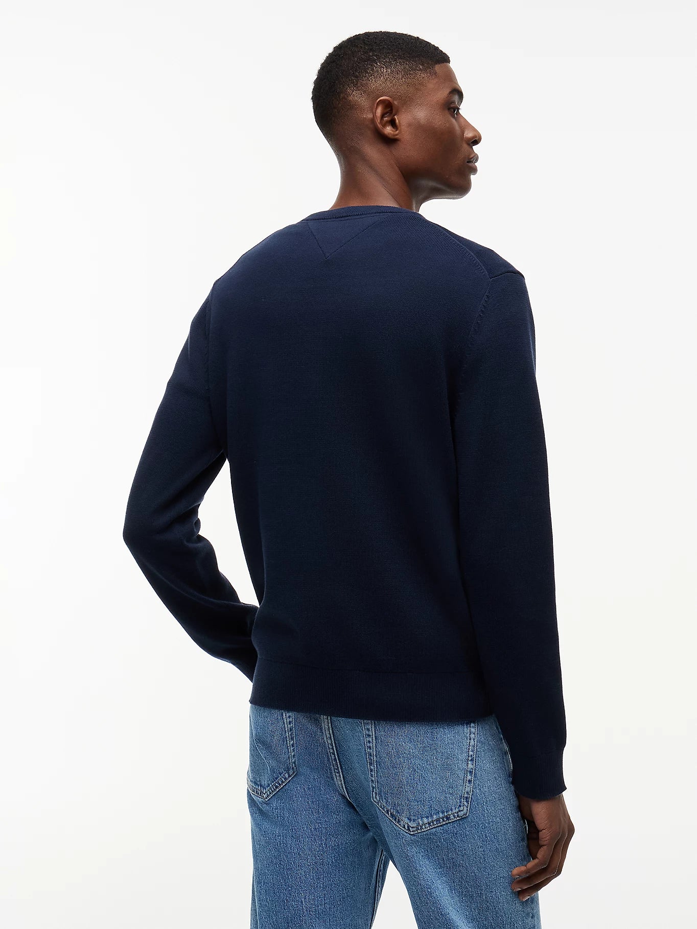 Tommy Jeans miesten neulepusero Tommy Flag Embroidery Lightweight Slim Jumper, tummansininen - Image 2