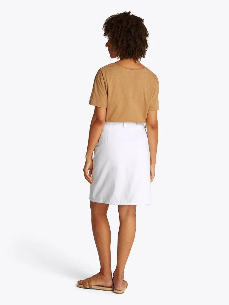 Tommy Hilfiger naisten farkkuhame, DNM KNEE STRAIGHT SKIRT WHITE Valkoinen - Image 3