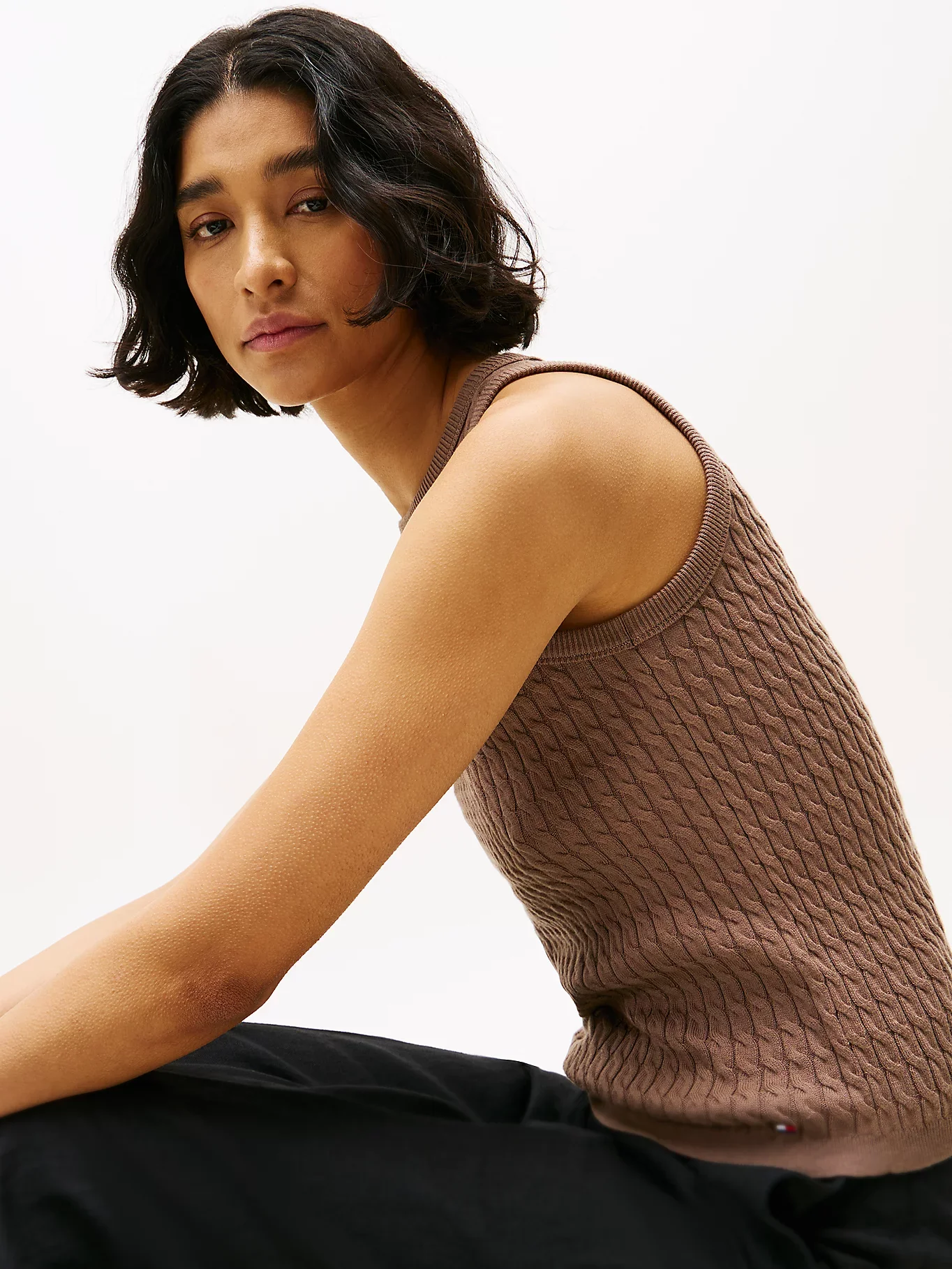 Tommy Hilfiger naisten hihaton neule, CO CABLE FINE SLIM SWEATER Tummanruskea - Image 4