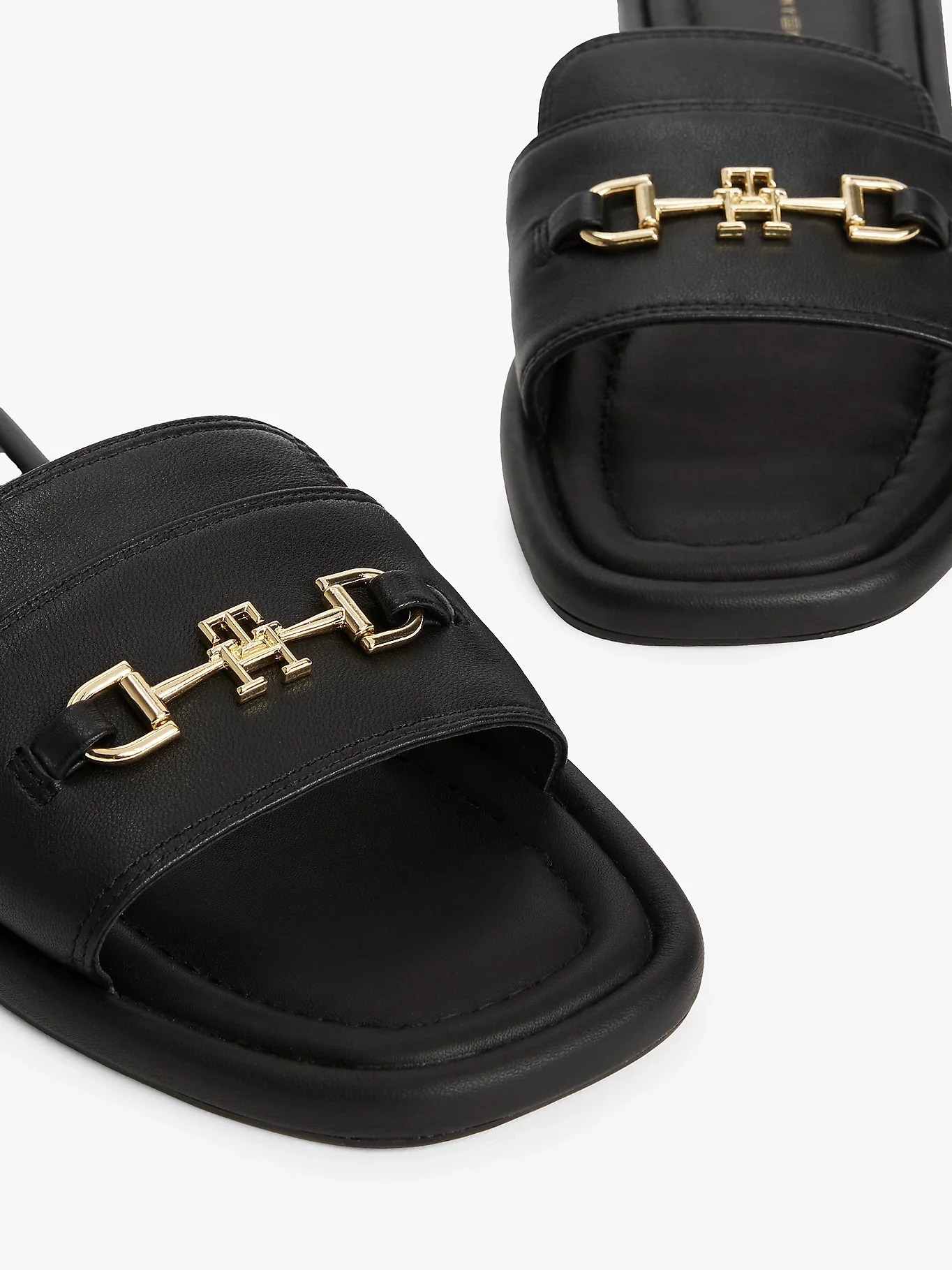 Tommy Hilfiger naisten sandaalit, LEATHER HORSEBIT MULE Musta - Image 4