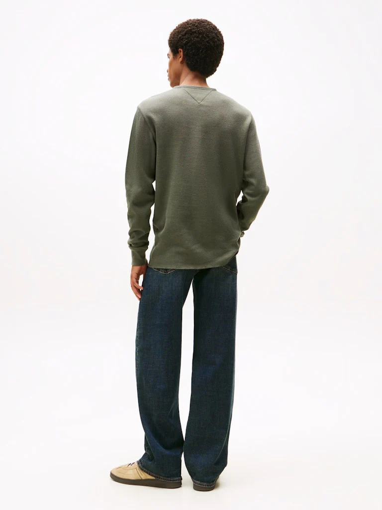 Tommy Jeans miesten paita, TJM SLIM WAFFLE SCRIPT HENLEY Vihreä - Image 2