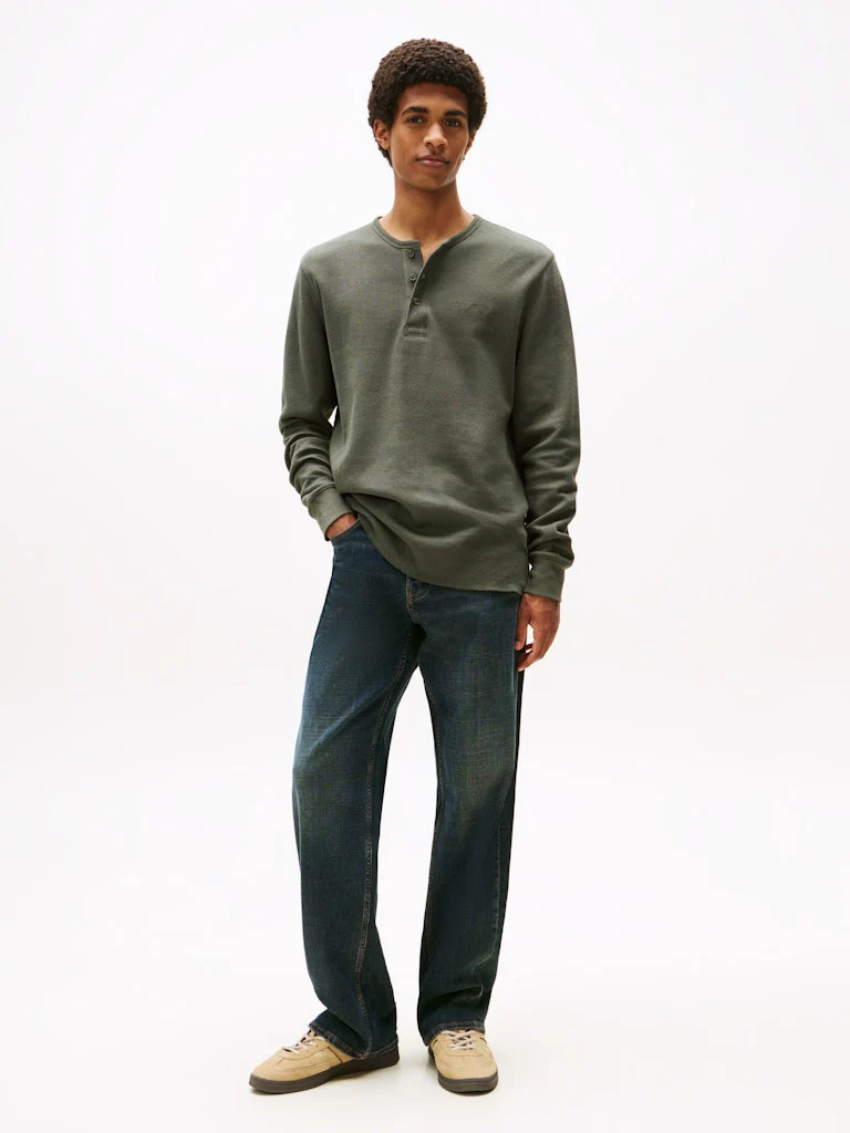 Tommy Jeans miesten paita, TJM SLIM WAFFLE SCRIPT HENLEY Vihreä - Image 3