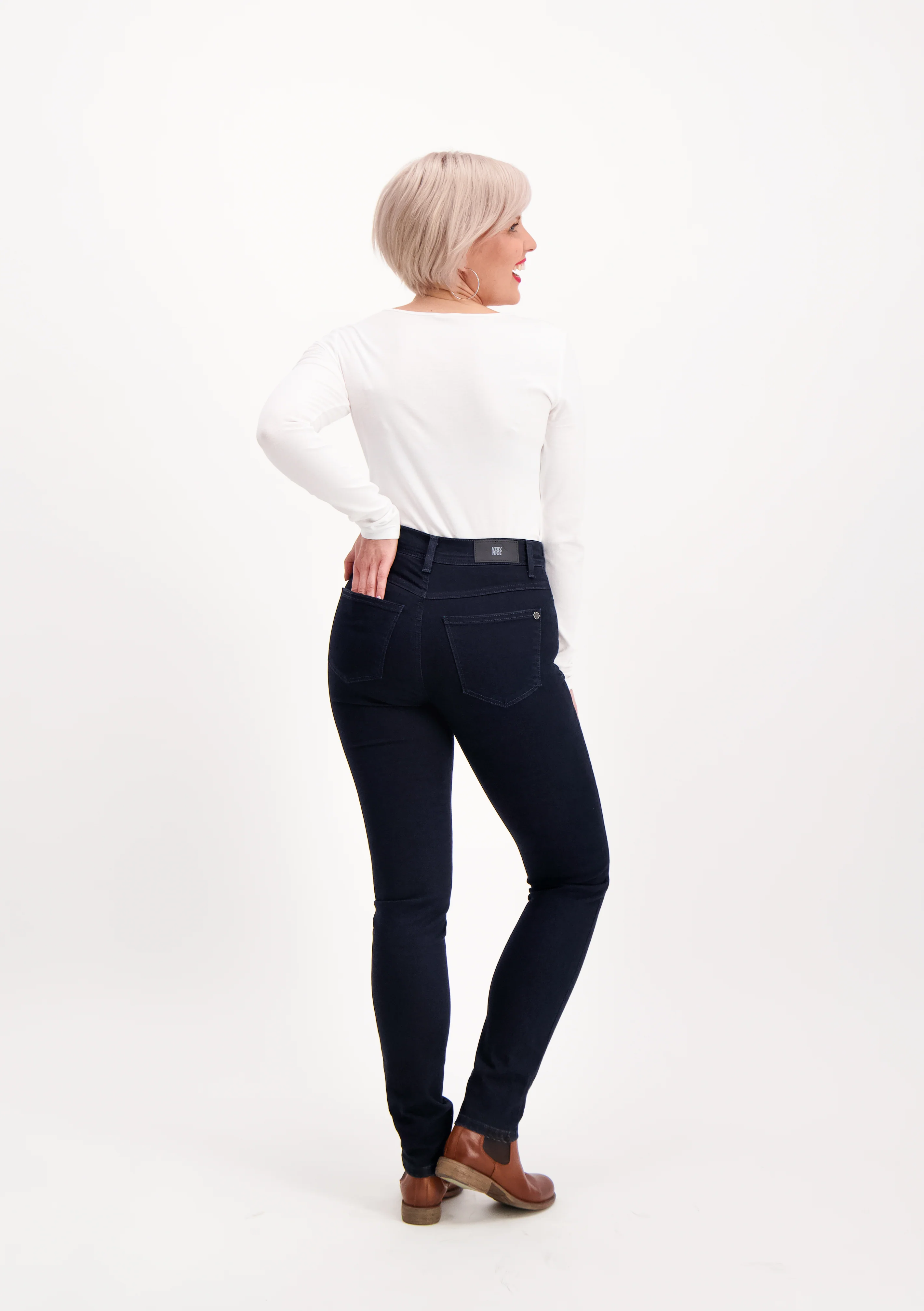 Very Nice Naisten Farkut, Suzie 8411 Slim Fit Tummansininen - Image 3