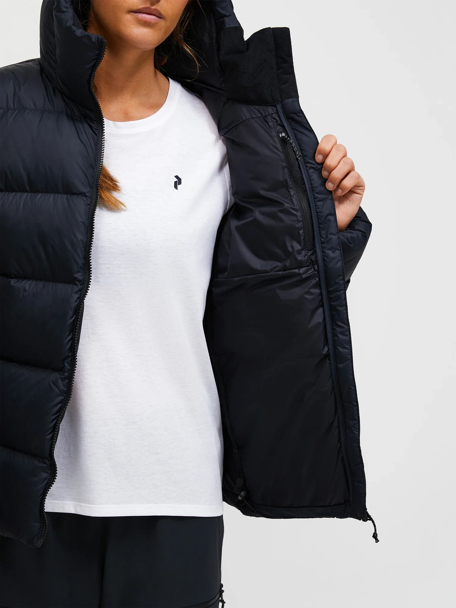 Peak Performance naisten untuvatakki W Frost Down Puffer Jacket, musta - Image 4