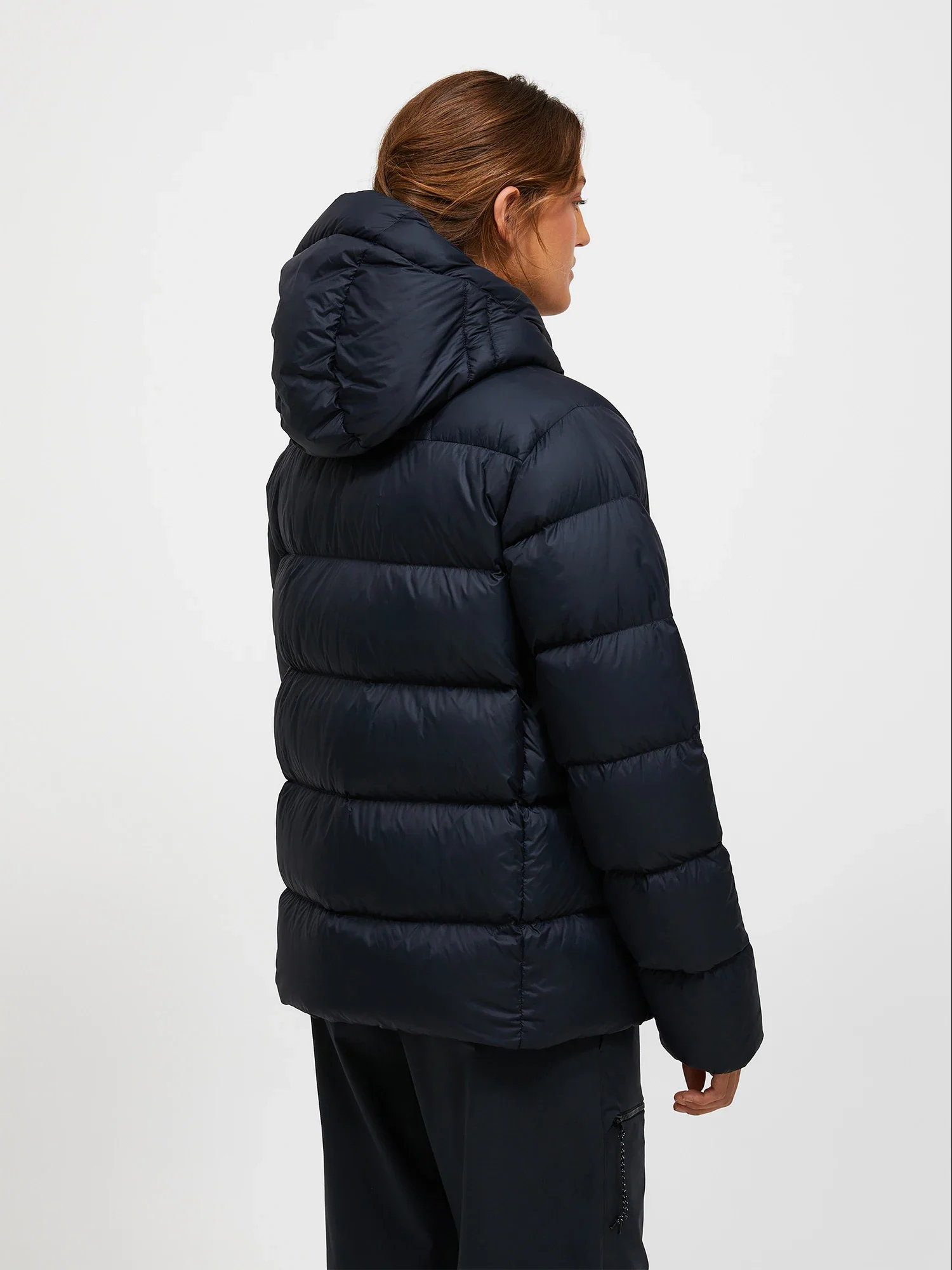 Peak Performance naisten untuvatakki W Frost Down Puffer Jacket, musta - Image 6