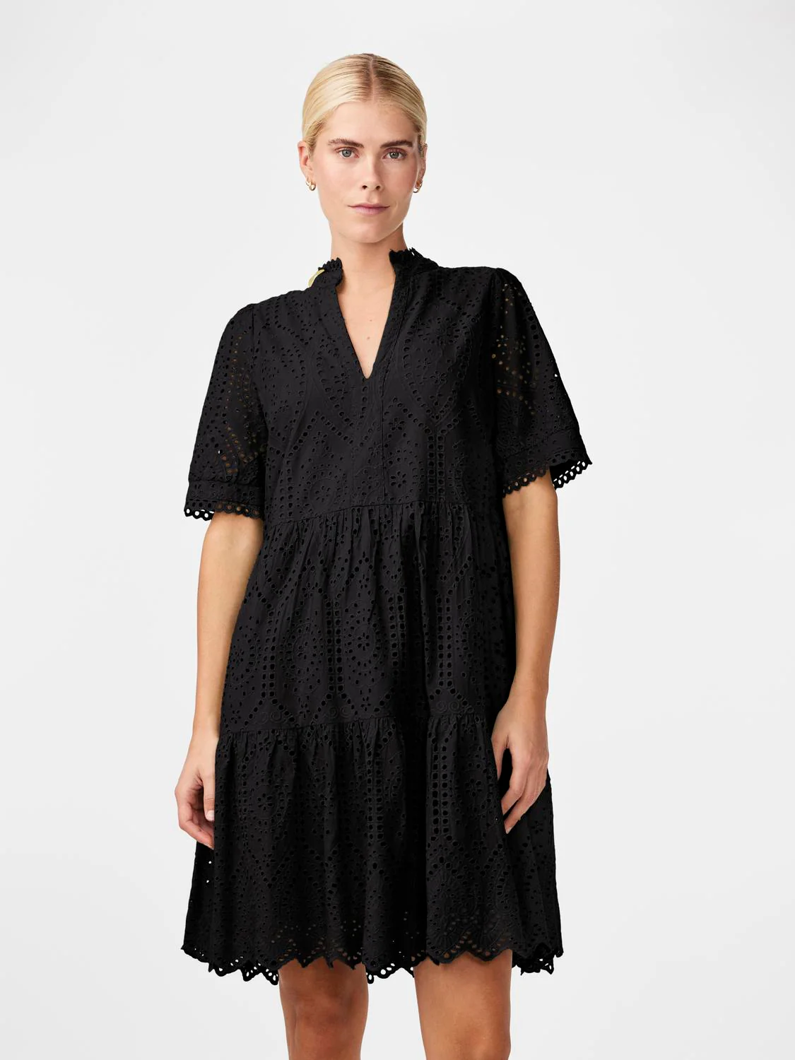 Y.A.S Naisten Minimekko YASHOLI SS DRESS Musta
