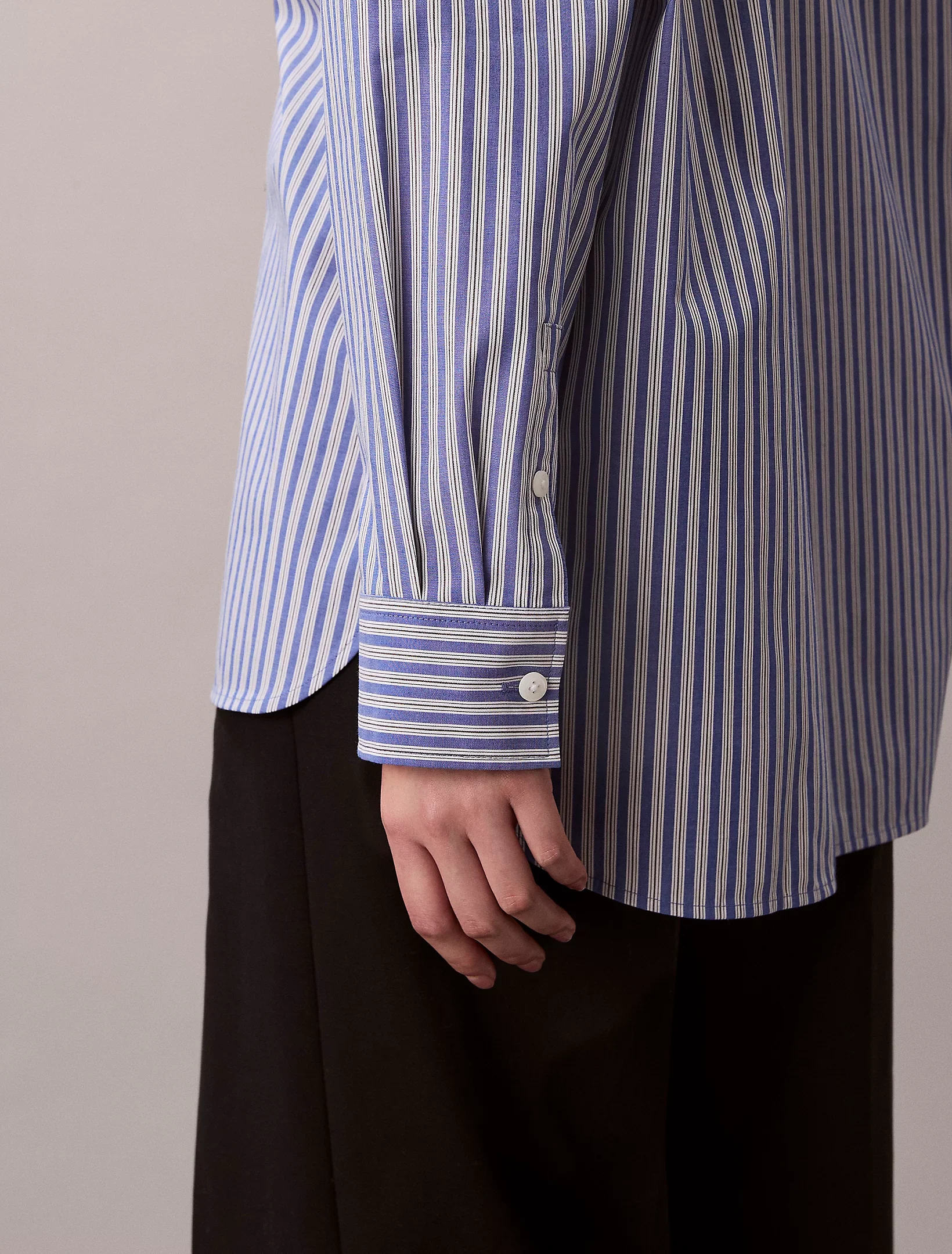Calvin Klein Jeans naisten paitapusero YD PERFECT BUTTON DOWN SHIRT, vaaleansininen - Image 2